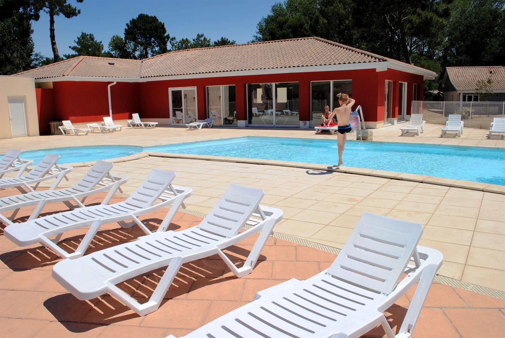 Residence Nemea Les Rives De Saint Brice Ares Kültér fotó