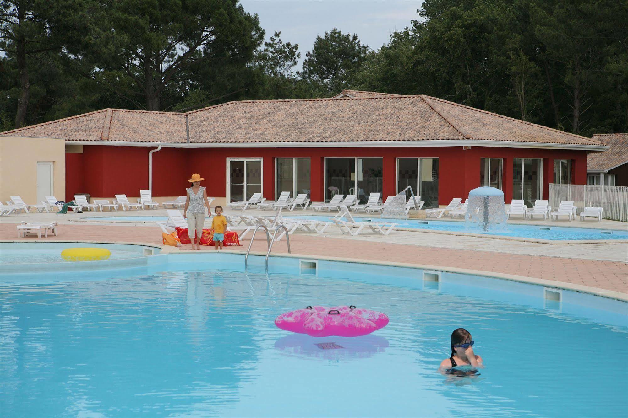 Residence Nemea Les Rives De Saint Brice Ares Kültér fotó