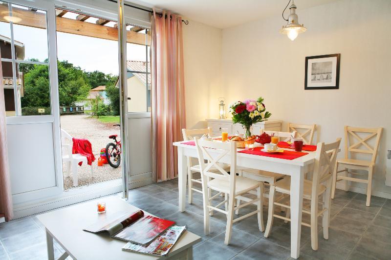Residence Nemea Les Rives De Saint Brice Ares Kültér fotó